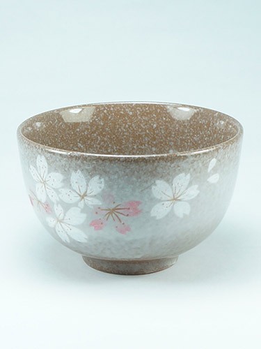 Tasse à thé brune avec fleurs Heian Sakura